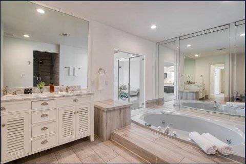 House in Fort Lauderdale, Florida 5 bedrooms, 256.97 sq.m. № 2158168 - photo 26