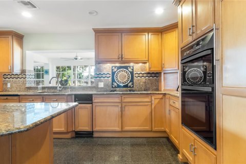 Casa en venta en Plantation, Florida, 5 dormitorios, 379.6 m2 № 2010721 - foto 16