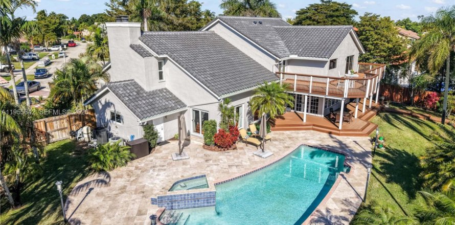 Casa en Plantation, Florida 5 dormitorios, 379.6 m2 № 2010721