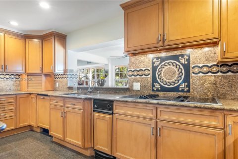 Casa en venta en Plantation, Florida, 5 dormitorios, 379.6 m2 № 2010721 - foto 17