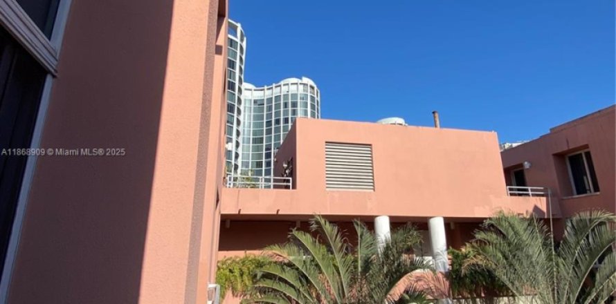 Condominio en Miami, Florida, 1 dormitorio № 1895369