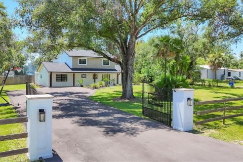 House in Wimauma, Florida 4 bedrooms, 287.63 sq.m. № 1827939 - photo 1