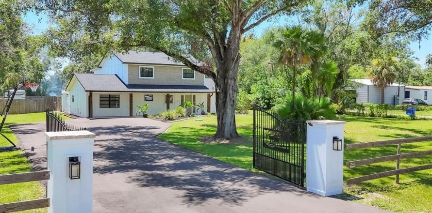 House in Wimauma, Florida 4 bedrooms, 287.63 sq.m. № 1827939