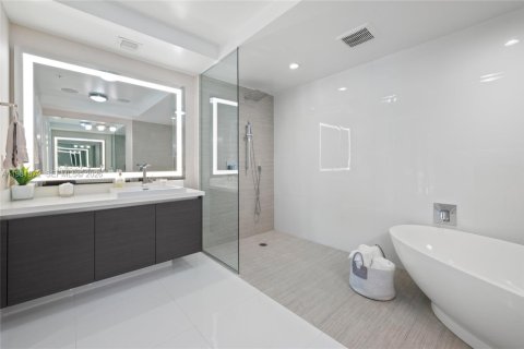 Copropriété à louer à Sunny Isles Beach, Floride: 3 chambres, 175.77 m2 № 2043032 - photo 14
