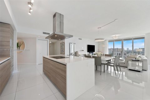 Copropriété à louer à Sunny Isles Beach, Floride: 3 chambres, 175.77 m2 № 2043032 - photo 6