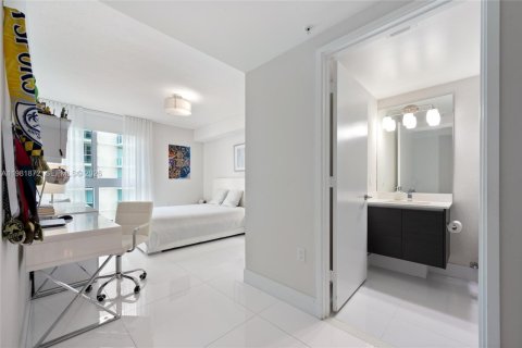 Copropriété à louer à Sunny Isles Beach, Floride: 3 chambres, 175.77 m2 № 2043032 - photo 15