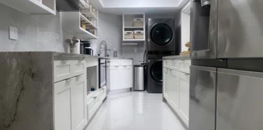 Condominio en West Palm Beach, Florida, 2 dormitorios № 684225