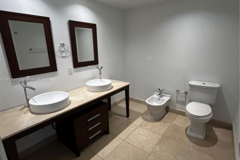 Condominio en alquiler en Miami, Florida, 1 dormitorio, 68 m2 № 1922266 - foto 11
