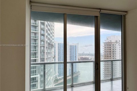 Condominio en alquiler en Miami, Florida, 1 dormitorio, 68 m2 № 1922266 - foto 1
