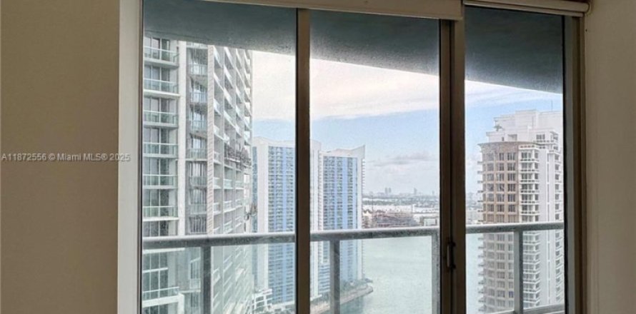 Condominio en Miami, Florida, 1 dormitorio № 1922266