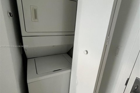Condominio en alquiler en Miami, Florida, 1 dormitorio, 68 m2 № 1922266 - foto 9