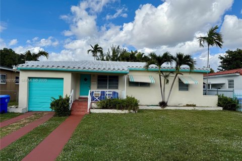 Casa en venta en Miami, Florida, 4 dormitorios, 170.94 m2 № 1986202 - foto 1