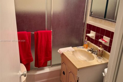 Casa en venta en Miami, Florida, 4 dormitorios, 170.94 m2 № 1986202 - foto 8