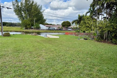 Casa en venta en Miami, Florida, 4 dormitorios, 170.94 m2 № 1986202 - foto 9