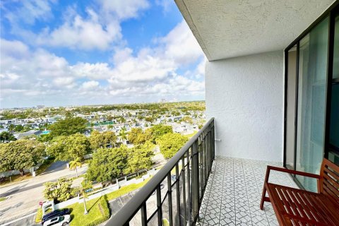 Снять в аренду кондоминиум в Халландейл-Бич, Флорида 2 спальни, 104.98м2, № 2029129 - фото 3