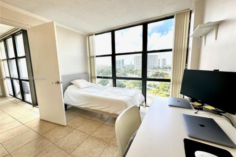 Снять в аренду кондоминиум в Халландейл-Бич, Флорида 2 спальни, 104.98м2, № 2029129 - фото 8