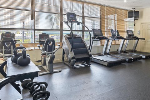 Condo in Hallandale Beach, Florida, 2 bedrooms  № 2029129 - photo 26