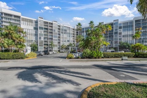 Снять в аренду кондоминиум в Халландейл-Бич, Флорида 2 спальни, 104.98м2, № 2029129 - фото 19