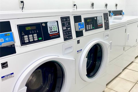 Снять в аренду кондоминиум в Халландейл-Бич, Флорида 2 спальни, 104.98м2, № 2029129 - фото 17