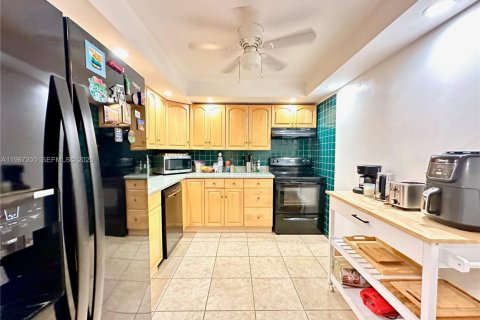 Снять в аренду кондоминиум в Халландейл-Бич, Флорида 2 спальни, 104.98м2, № 2029129 - фото 9