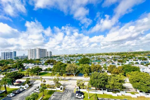 Снять в аренду кондоминиум в Халландейл-Бич, Флорида 2 спальни, 104.98м2, № 2029129 - фото 7