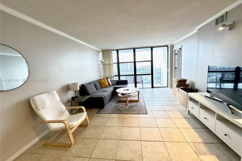 Снять в аренду кондоминиум в Халландейл-Бич, Флорида 2 спальни, 104.98м2, № 2029129 - фото 4
