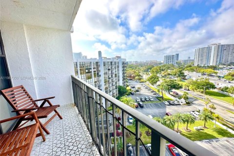 Снять в аренду кондоминиум в Халландейл-Бич, Флорида 2 спальни, 104.98м2, № 2029129 - фото 2