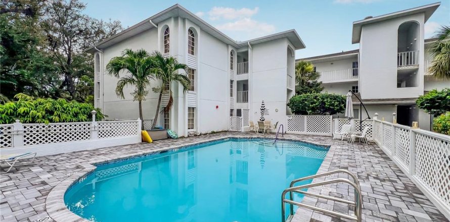 Condo in Bradenton, Florida, 2 bedrooms  № 2400329