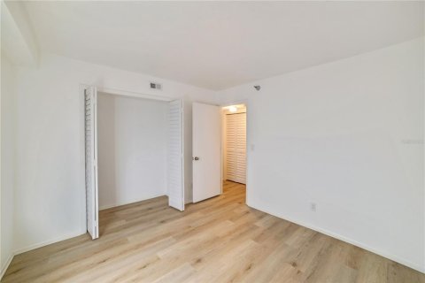 Condo in Bradenton, Florida, 2 bedrooms  № 2400329 - photo 12