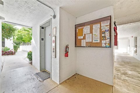 Condo in Bradenton, Florida, 2 bedrooms  № 2400329 - photo 23