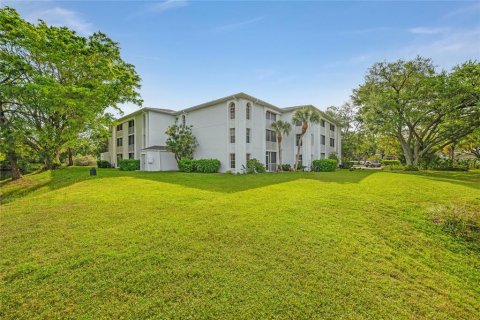 Condo in Bradenton, Florida, 2 bedrooms  № 2400329 - photo 18
