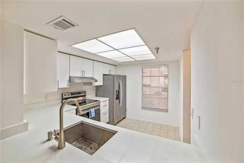 Condo in Bradenton, Florida, 2 bedrooms  № 2400329 - photo 3