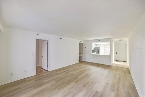 Condo in Bradenton, Florida, 2 bedrooms  № 2400329 - photo 8
