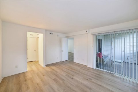 Condo in Bradenton, Florida, 2 bedrooms  № 2400329 - photo 9
