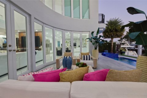 Casa en venta en North Miami Beach, Florida, 6 dormitorios, 443.42 m2 № 2002801 - foto 23