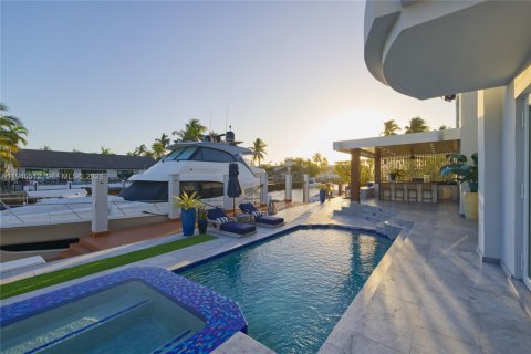 Casa en venta en North Miami Beach, Florida, 6 dormitorios, 443.42 m2 № 2002801 - foto 7