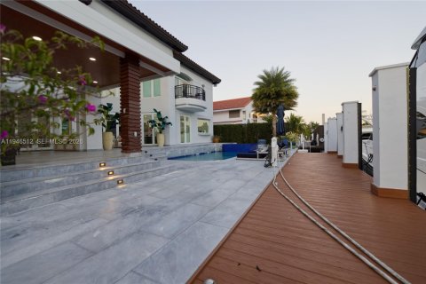 Casa en venta en North Miami Beach, Florida, 6 dormitorios, 443.42 m2 № 2002801 - foto 8