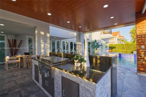 Casa en venta en North Miami Beach, Florida, 6 dormitorios, 443.42 m2 № 2002801 - foto 20