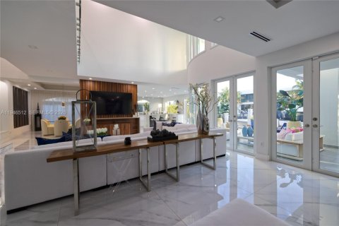 Casa en venta en North Miami Beach, Florida, 6 dormitorios, 443.42 m2 № 2002801 - foto 24