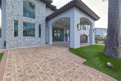 Casa en venta en North Miami Beach, Florida, 6 dormitorios, 443.42 m2 № 2002801 - foto 4