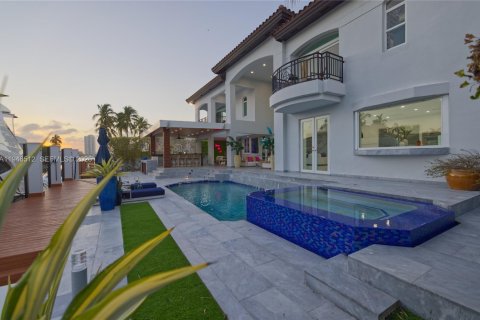 Casa en venta en North Miami Beach, Florida, 6 dormitorios, 443.42 m2 № 2002801 - foto 9
