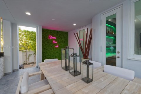 Casa en venta en North Miami Beach, Florida, 6 dormitorios, 443.42 m2 № 2002801 - foto 16