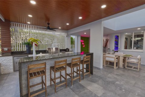 Casa en venta en North Miami Beach, Florida, 6 dormitorios, 443.42 m2 № 2002801 - foto 22