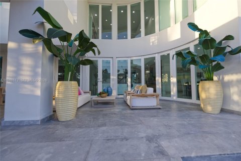 Casa en venta en North Miami Beach, Florida, 6 dormitorios, 443.42 m2 № 2002801 - foto 18