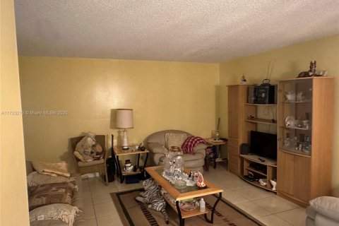 Condominio en venta en Hollywood, Florida, 2 dormitorios, 89.93 m2 № 1725852 - foto 2