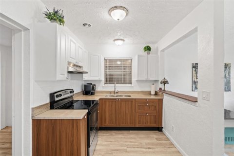 House in Saint Petersburg, Florida 2 bedrooms, 114.55 sq.m. № 1894495 - photo 9