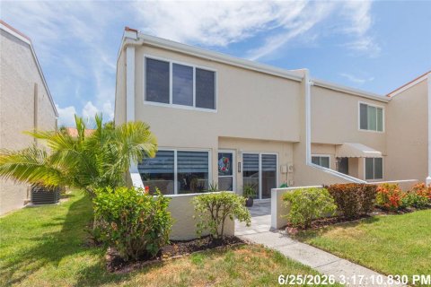 Townhouse in Tampa, Florida 2 bedrooms, 125.6 sq.m. № 2215472 - photo 3