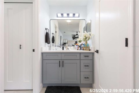 Townhouse in Tampa, Florida 2 bedrooms, 125.6 sq.m. № 2215472 - photo 28