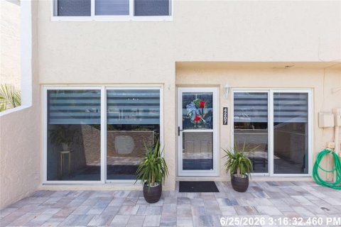 Townhouse in Tampa, Florida 2 bedrooms, 125.6 sq.m. № 2215472 - photo 4