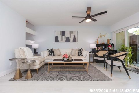 Townhouse in Tampa, Florida 2 bedrooms, 125.6 sq.m. № 2215472 - photo 17